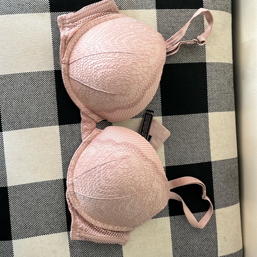 Very sexy push up. Like new